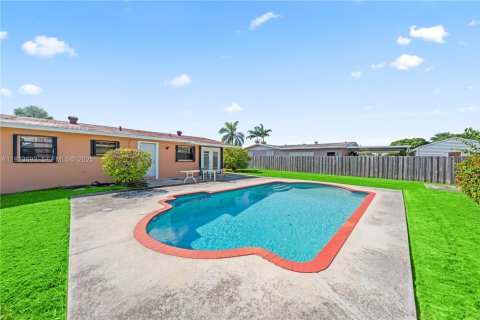 Casa en venta en Homestead, Florida, 3 dormitorios, 92.9 m2 № 1982098 - foto 2