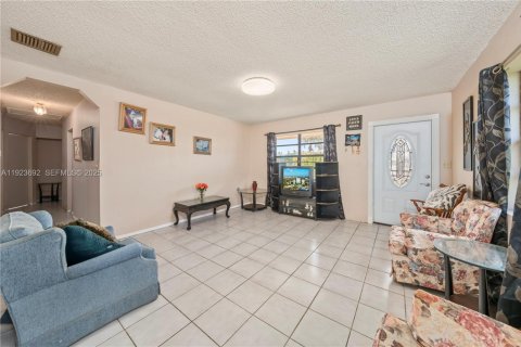 Casa en venta en Homestead, Florida, 3 dormitorios, 92.9 m2 № 1982098 - foto 6