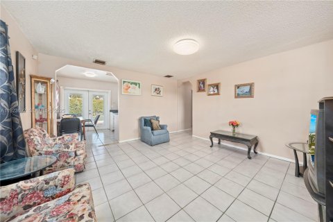 Casa en venta en Homestead, Florida, 3 dormitorios, 92.9 m2 № 1982098 - foto 5