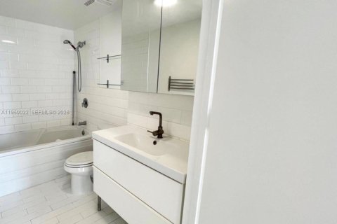 Copropriété à louer à Miami, Floride: 3 chambres, 107.3 m2 № 2153058 - photo 18