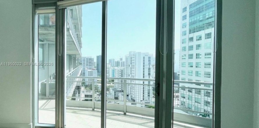 Condo à Miami, Floride, 3 chambres  № 2153058