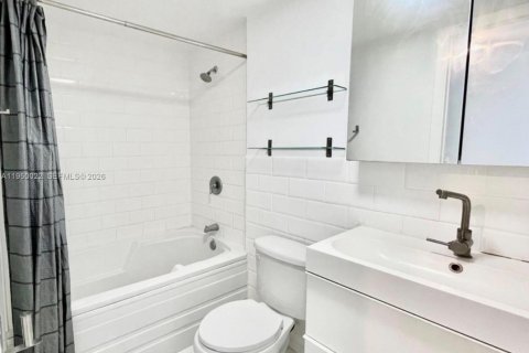 Copropriété à louer à Miami, Floride: 3 chambres, 107.3 m2 № 2153058 - photo 14