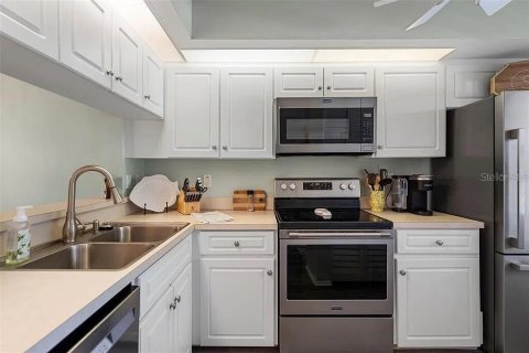 Condo in Venice, Florida, 2 bedrooms  № 1829088 - photo 22