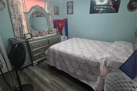 Casa en venta en Tampa, Florida, 6 dormitorios, 93.27 m2 № 1839980 - foto 13