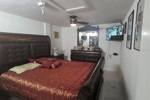 Casa en venta en Tampa, Florida, 6 dormitorios, 93.27 m2 № 1839980 - foto 17