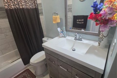 Casa en venta en Tampa, Florida, 6 dormitorios, 93.27 m2 № 1839980 - foto 16