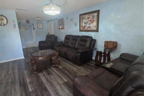 Casa en venta en Tampa, Florida, 6 dormitorios, 93.27 m2 № 1839980 - foto 5