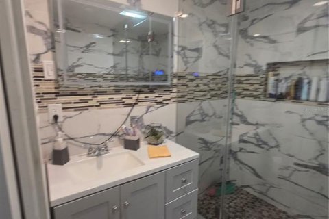 Casa en venta en Tampa, Florida, 6 dormitorios, 93.27 m2 № 1839980 - foto 27