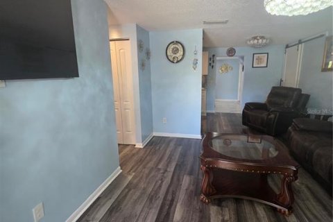 Casa en venta en Tampa, Florida, 6 dormitorios, 93.27 m2 № 1839980 - foto 4