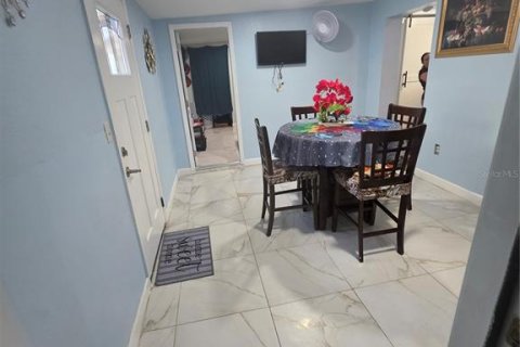Casa en venta en Tampa, Florida, 6 dormitorios, 93.27 m2 № 1839980 - foto 9