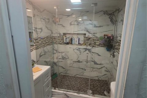 Casa en venta en Tampa, Florida, 6 dormitorios, 93.27 m2 № 1839980 - foto 28
