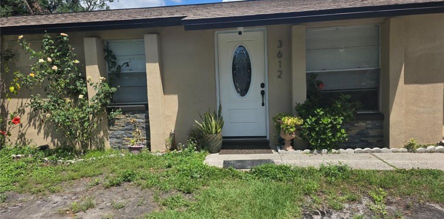 Casa en Tampa, Florida 6 dormitorios, 93.27 m2 № 1839980