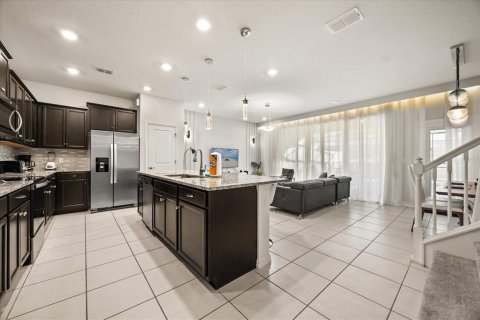 Townhouse in Davenport, Florida 5 bedrooms, 212.1 sq.m. № 1525969 - photo 4