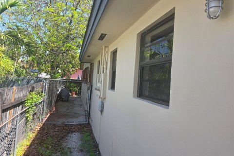 Villa ou maison à louer à Miami, Floride: 2 chambres, 206.61 m2 № 2055570 - photo 27