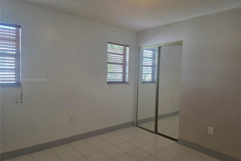 Villa ou maison à louer à Miami, Floride: 2 chambres, 206.61 m2 № 2055570 - photo 18