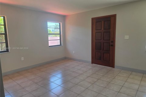Villa ou maison à louer à Miami, Floride: 2 chambres, 206.61 m2 № 2055570 - photo 4