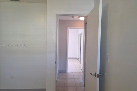 Villa ou maison à louer à Miami, Floride: 2 chambres, 206.61 m2 № 2055570 - photo 17