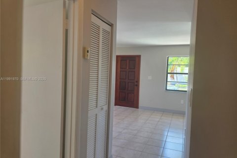 Villa ou maison à louer à Miami, Floride: 2 chambres, 206.61 m2 № 2055570 - photo 14