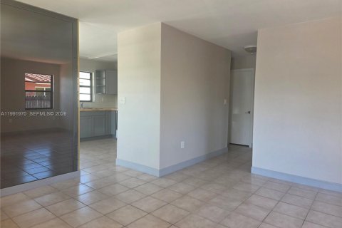 Villa ou maison à louer à Miami, Floride: 2 chambres, 206.61 m2 № 2055570 - photo 7