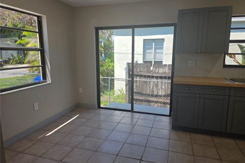 Villa ou maison à louer à Miami, Floride: 2 chambres, 206.61 m2 № 2055570 - photo 10