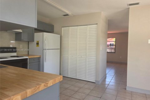 Villa ou maison à louer à Miami, Floride: 2 chambres, 206.61 m2 № 2055570 - photo 11