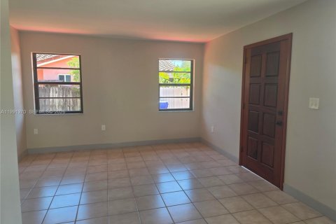 Villa ou maison à louer à Miami, Floride: 2 chambres, 206.61 m2 № 2055570 - photo 6