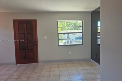 Villa ou maison à louer à Miami, Floride: 2 chambres, 206.61 m2 № 2055570 - photo 5