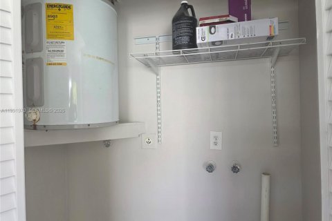 Villa ou maison à louer à Miami, Floride: 2 chambres, 206.61 m2 № 2055570 - photo 26