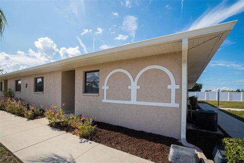 Copropriété à vendre à Punta Gorda, Floride: 2 chambres, 87.05 m2 № 2201528 - photo 3