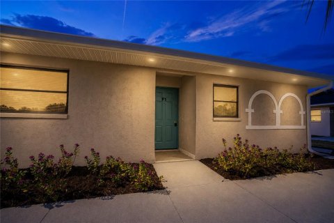 Copropriété à vendre à Punta Gorda, Floride: 2 chambres, 87.05 m2 № 2201528 - photo 2