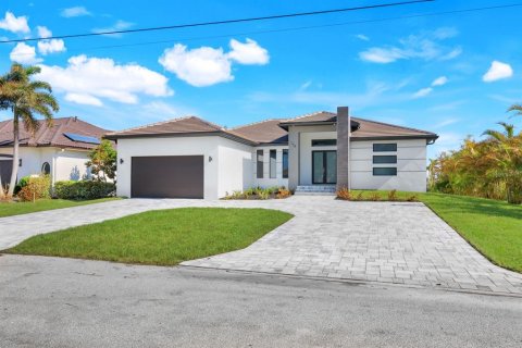 Casa en venta en Punta Gorda, Florida, 4 dormitorios, 218.32 m2 № 1420415 - foto 1
