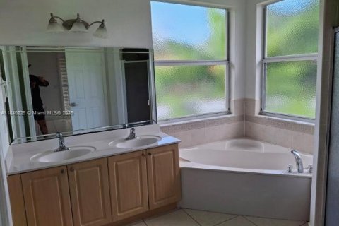Villa ou maison à vendre à Miami, Floride: 4 chambres, 203.64 m2 № 1936477 - photo 8