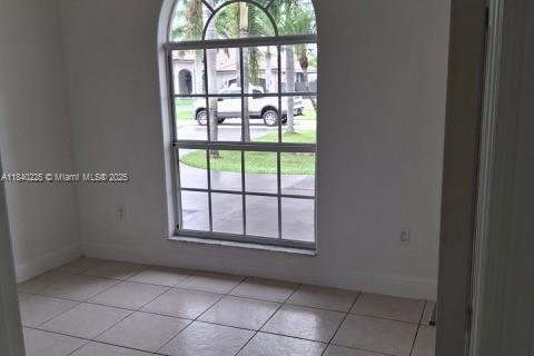 Casa en venta en Miami, Florida, 4 dormitorios, 203.64 m2 № 1936477 - foto 11