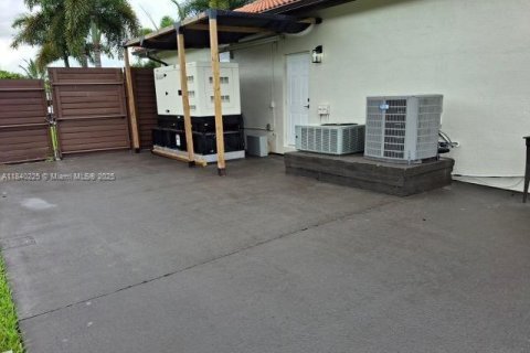 Villa ou maison à vendre à Miami, Floride: 4 chambres, 203.64 m2 № 1936477 - photo 14