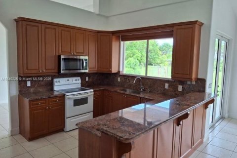 Casa en venta en Miami, Florida, 4 dormitorios, 203.64 m2 № 1936477 - foto 4