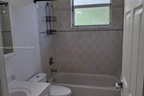 House in Miami, Florida 4 bedrooms, 203.64 sq.m. № 1936477 - photo 10