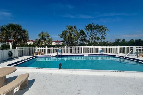 Condo in Saint Petersburg, Florida, 2 bedrooms  № 1677903 - photo 19
