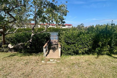 Condo in Saint Petersburg, Florida, 2 bedrooms  № 1677903 - photo 21