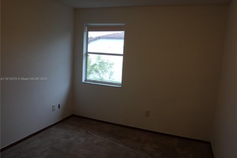 Townhouse in Cutler Bay, Florida 3 bedrooms, 106.28 sq.m. № 1968335 - photo 18