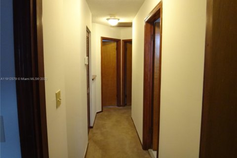 Townhouse in Cutler Bay, Florida 3 bedrooms, 106.28 sq.m. № 1968335 - photo 13