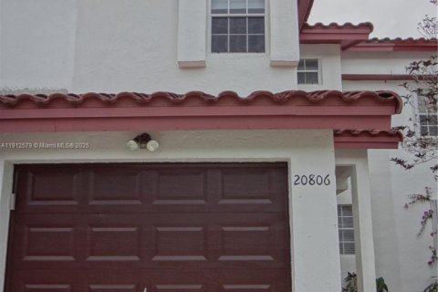 Townhouse in Cutler Bay, Florida 3 bedrooms, 106.28 sq.m. № 1968335 - photo 1
