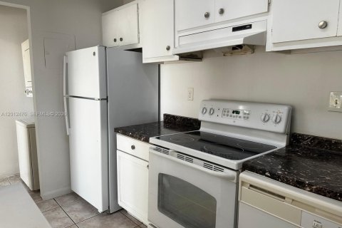 Condo in Doral, Florida, 1 bedroom  № 2075918 - photo 4