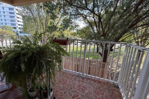 Condo in Doral, Florida, 1 bedroom  № 2075918 - photo 11