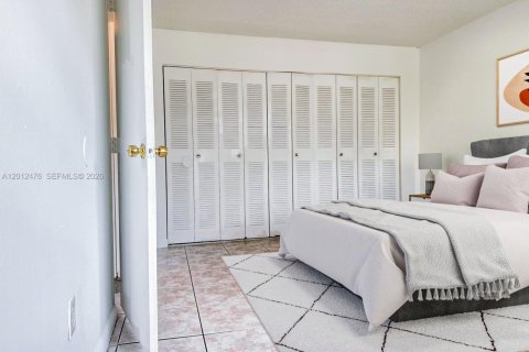 Condo in Doral, Florida, 1 bedroom  № 2075918 - photo 6
