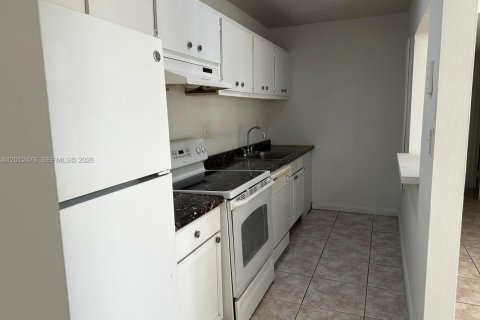 Condo in Doral, Florida, 1 bedroom  № 2075918 - photo 3