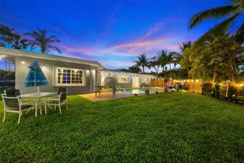 Villa ou maison à vendre à Miami, Floride: 5 chambres, 349.41 m2 № 1936343 - photo 4
