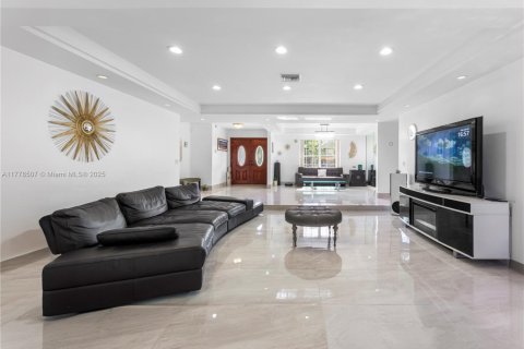 Casa en venta en Miami, Florida, 5 dormitorios, 349.41 m2 № 1936343 - foto 8