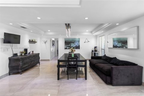 Casa en venta en Miami, Florida, 5 dormitorios, 349.41 m2 № 1936343 - foto 10