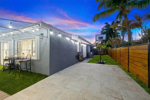 House in Miami, Florida 5 bedrooms, 349.41 sq.m. № 1936343 - photo 5