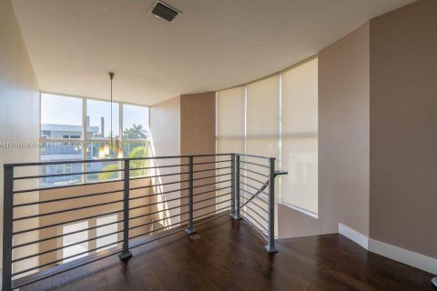 Casa en venta en Doral, Florida, 4 dormitorios, 289.2 m2 № 1731070 - foto 15